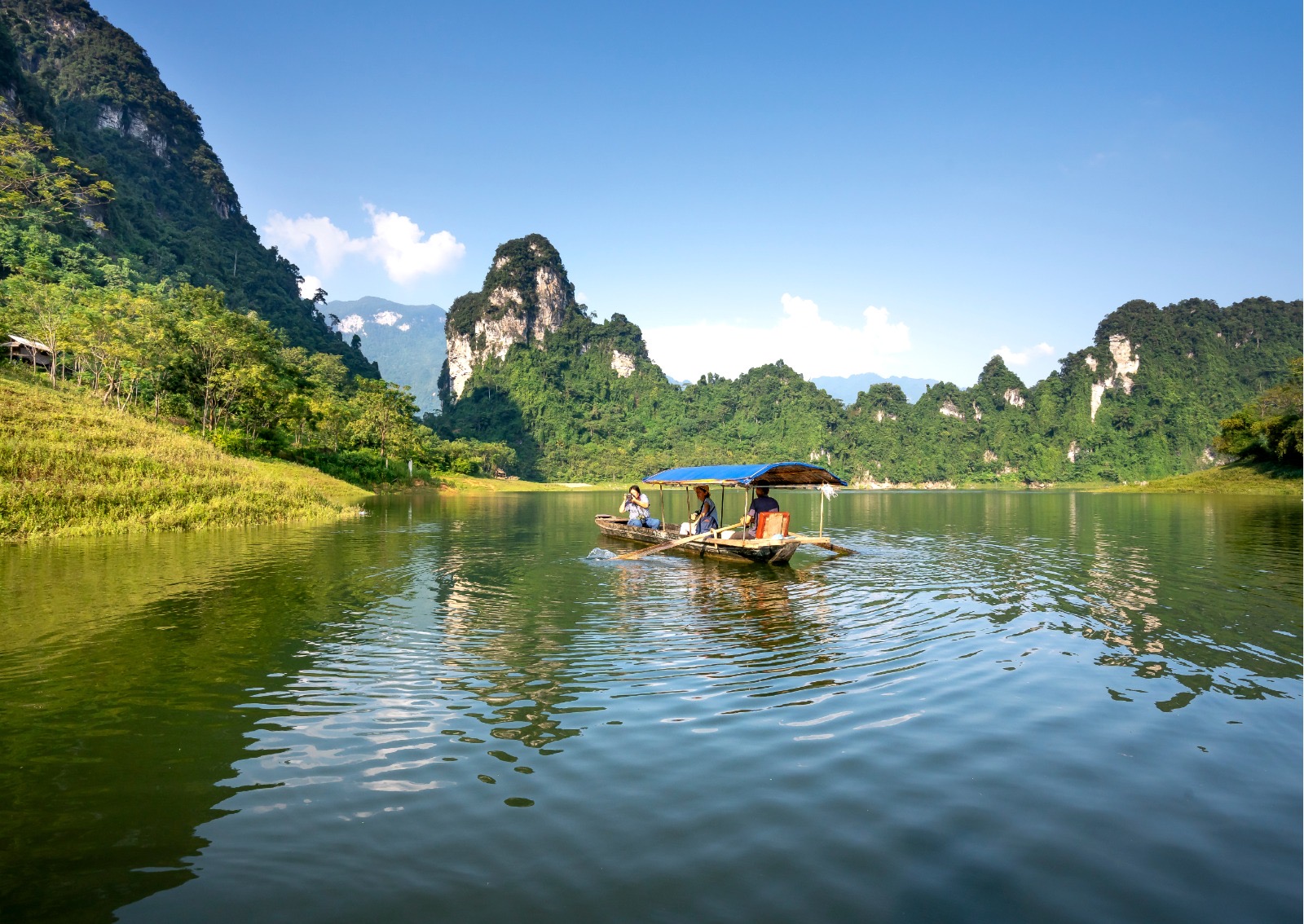 River and mountain scenery